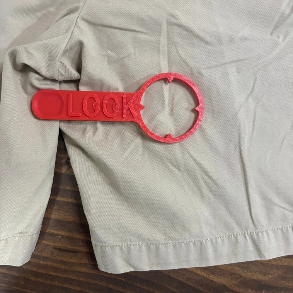 PETER MILLAR Golf Shorts Mens 40 Khaki Pine Valley Cotton Chino Club Logo